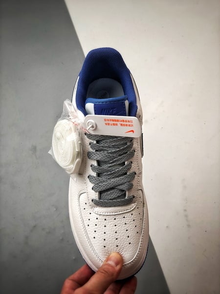 Air Force 1 '07 Low Branco e Azul Reflexivo - Vista 9