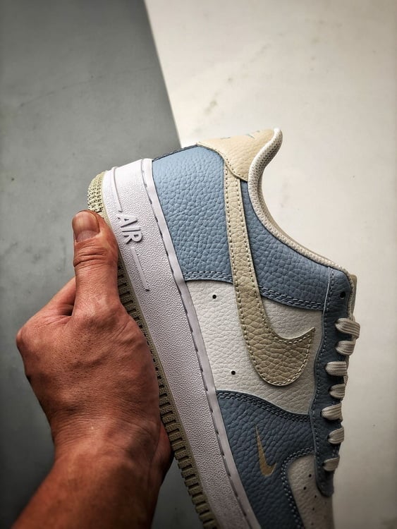 Air Force 1 '07 Low Branco, Azul e Cinza - Vista 2