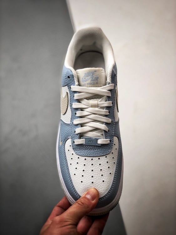 Air Force 1 '07 Low Branco, Azul e Cinza - Vista 9