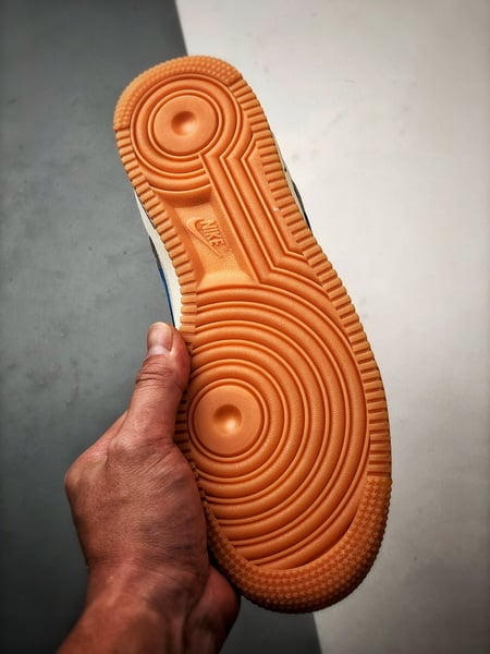 Air Force 1 '07 Low Branco e Azul com Sola de Goma - Vista 4