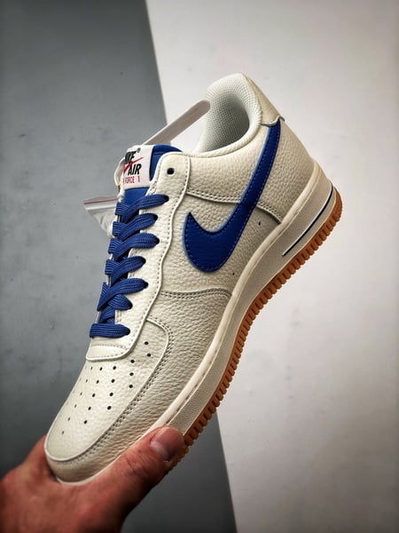 Air Force 1 '07 Low Branco e Azul com Sola de Goma - Vista 5