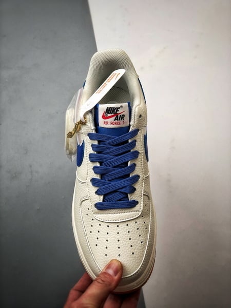 Air Force 1 '07 Low Branco e Azul com Sola de Goma - Vista 9