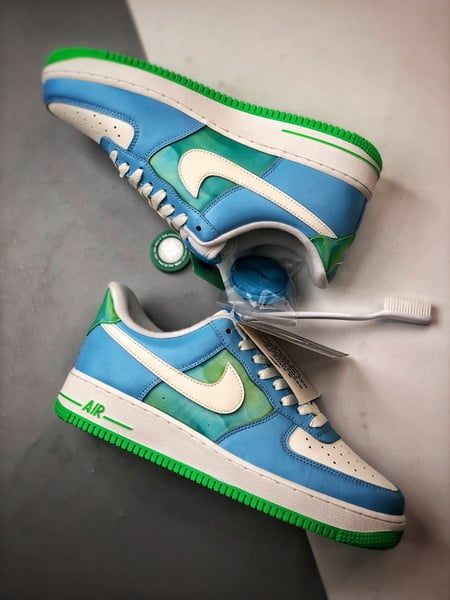 Air Force 1 '07 Low Branco, Azul e Verde - Vista 6