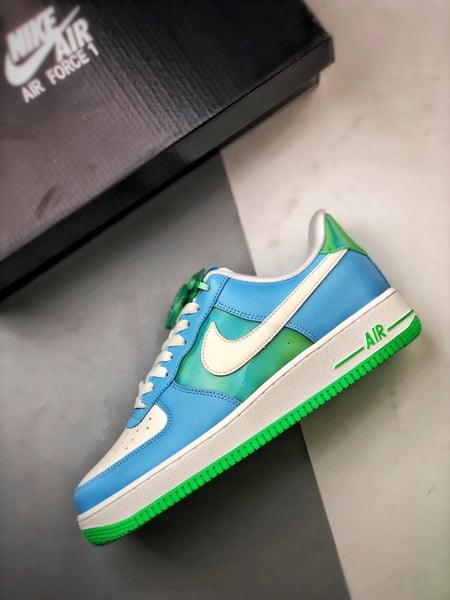 Air Force 1 '07 Low Branco, Azul e Verde - Vista 8