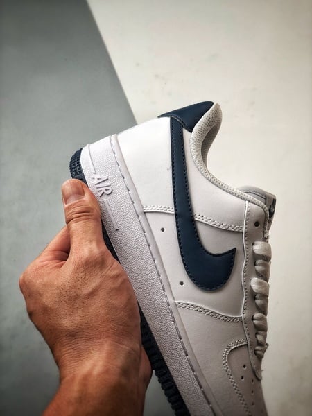 Air Force 1 '07 Low Branco e Azul - Vista 2