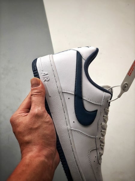 Air Force 1 '07 Low Branco e Azul Escuro - Vista 2