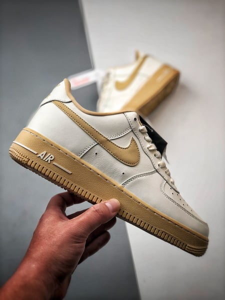 Air Force 1 '07 Low Branco e Marrom - Vista 7