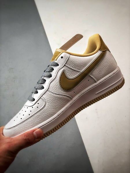 Air Force 1 '07 Low Branco e Amarelo Reflexivo - Vista 5