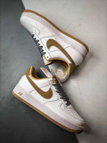 Air Force 1 '07 Low Branco e Amarelo Reflexivo - Vista 6