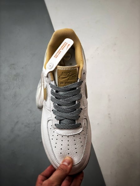 Air Force 1 '07 Low Branco e Amarelo Reflexivo - Vista 9