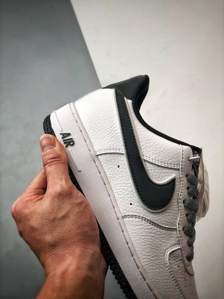 Air Force 1 '07 Low Branco e Preto Reflexivo - Vista 2