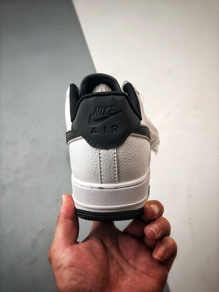 Air Force 1 '07 Low Branco e Preto Reflexivo - Vista 3