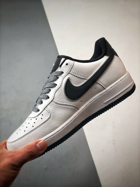 Air Force 1 '07 Low Branco e Preto Reflexivo - Vista 5