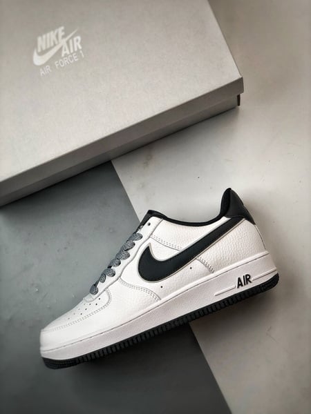 Air Force 1 '07 Low Branco e Preto Reflexivo - Vista 8