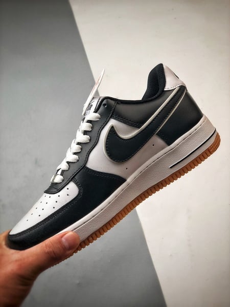 Air Force 1 '07 Low Branco, Preto e Solado Natural - Vista 5