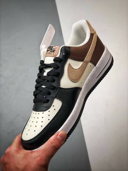 Air Force 1 '07 Low Branco, Preto e Castanho - Vista 5