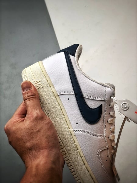 Air Force 1 '07 Low Branco e Preto - Vista 2