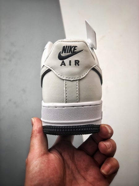 Air Force 1 '07 Low Branco e Preto 3M Reflexo - Vista 3