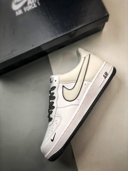 Air Force 1 '07 Low Branco e Preto 3M Reflexo - Vista 8