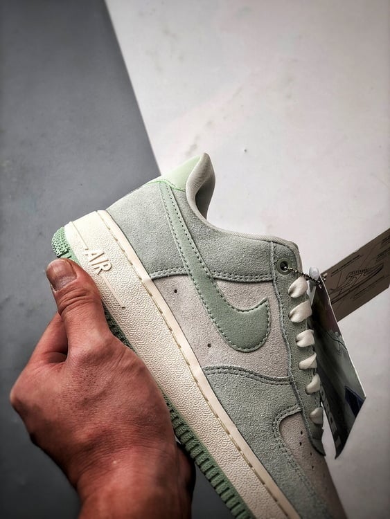 Nike Air Force 1 Low 07 Cinza e Verde - Vista 2