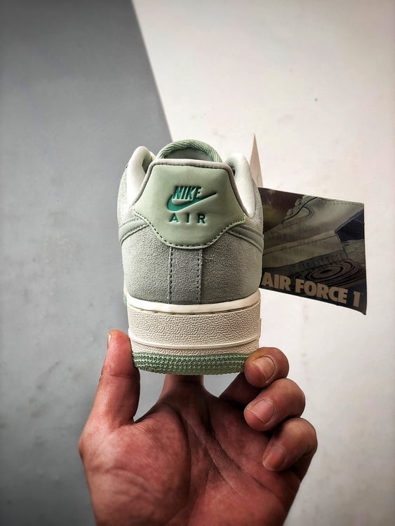 Nike Air Force 1 Low 07 Cinza e Verde - Vista 3