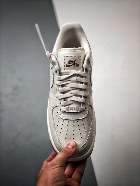 Air Force 1 '07 Low Bege e Cinzento - Vista 9