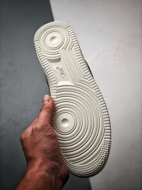 Air Force 1 '07 Low Creme e Cinza - Vista 4