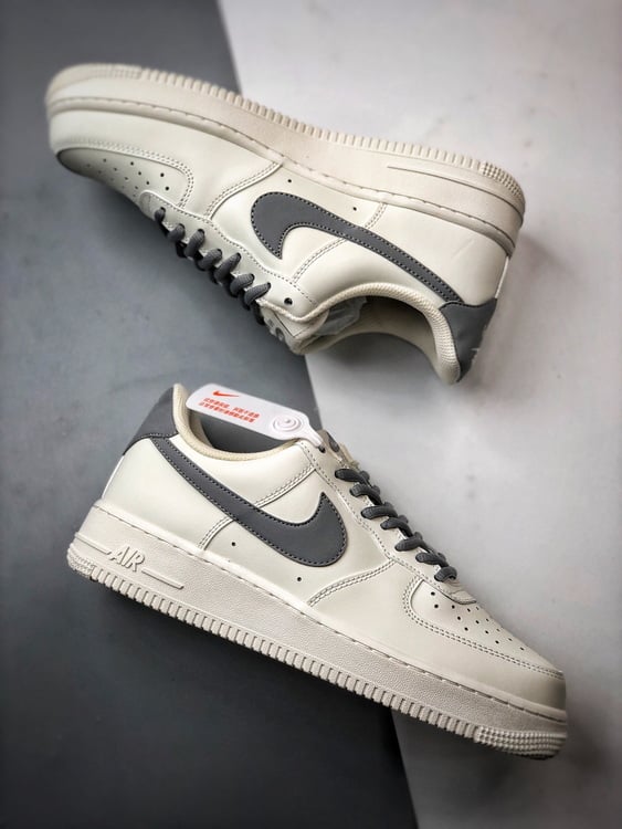 Air Force 1 '07 Low Creme e Cinza - Vista 6