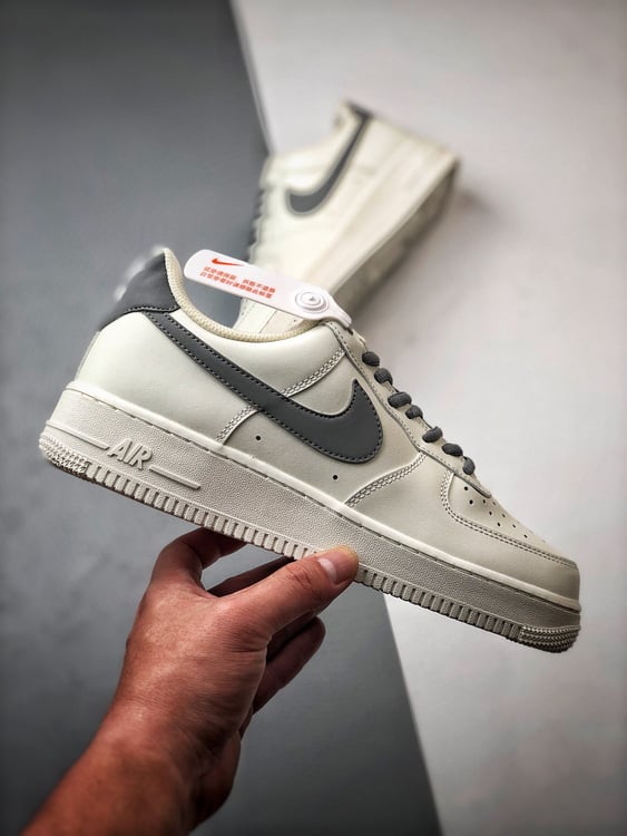 Air Force 1 '07 Low Creme e Cinza - Vista 7