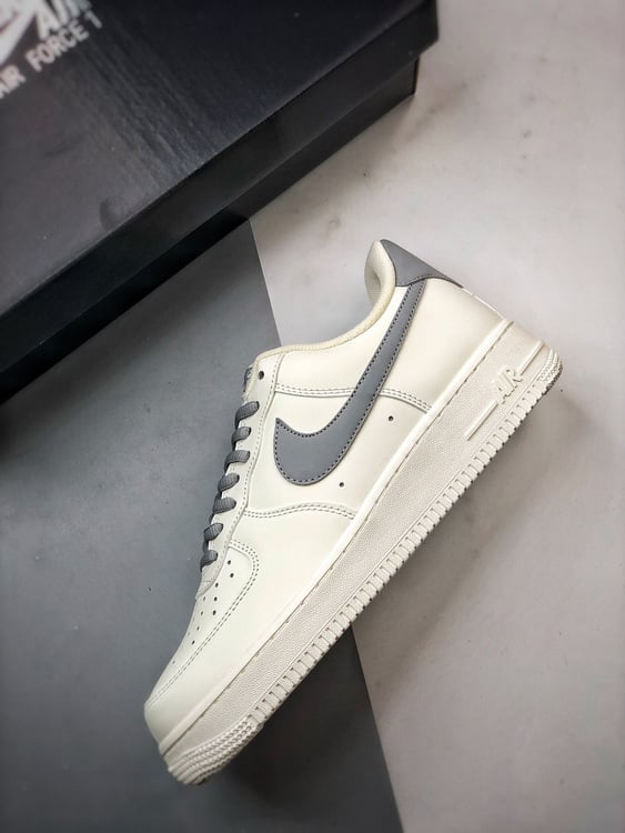 Air Force 1 '07 Low Creme e Cinza - Vista 8