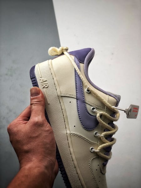 Air Force 1 '07 Low Bege, Roxo e Cordão - Vista 2