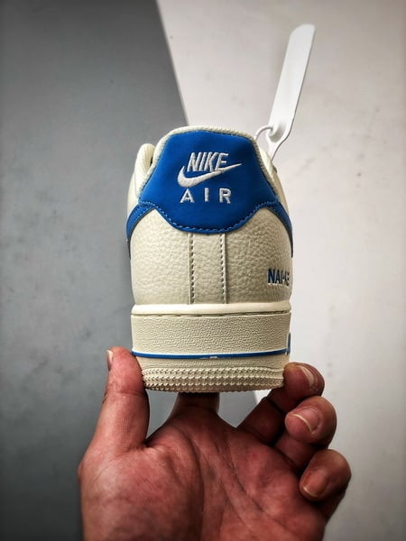 Air Force 1 '07 Low Creme e Azul - Vista 3