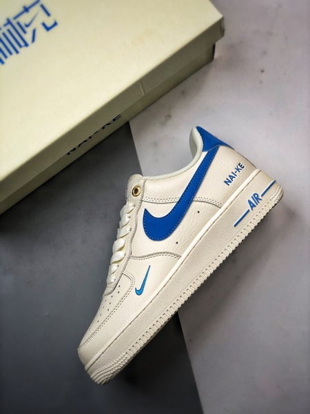 Air Force 1 '07 Low Creme e Azul - Vista 8