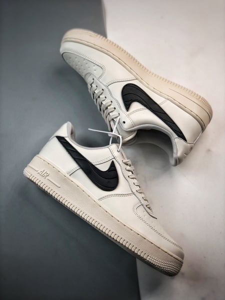Air Force 1 '07 Low Marfim e Preto - Vista 6