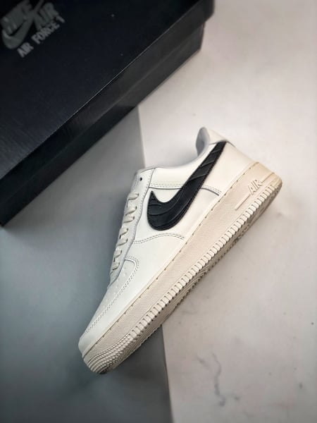 Air Force 1 '07 Low Marfim e Preto - Vista 8