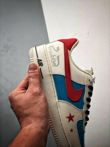 Air Force 1 '07 Low Bege, Azul e Vermelho - Vista 2