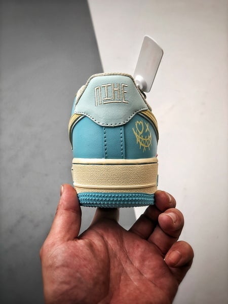 Air Force 1 '07 Low Creme, Azul e Amarelo Clown - Vista 3