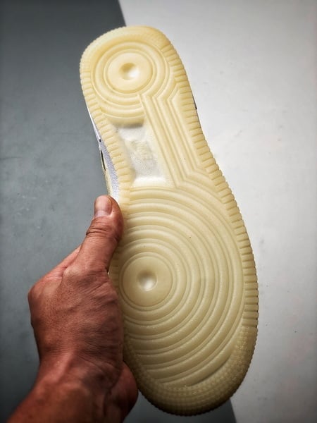 Air Force 1 '07 Low Creme Amarelo e Cinzento - Vista 5