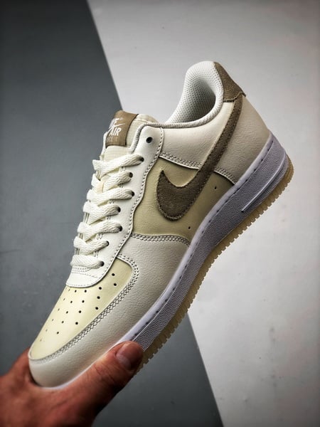 Air Force 1 '07 Low Creme Amarelo e Cinzento - Vista 6