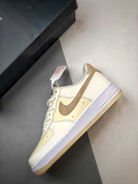 Air Force 1 '07 Low Creme Amarelo e Cinzento - Vista 9
