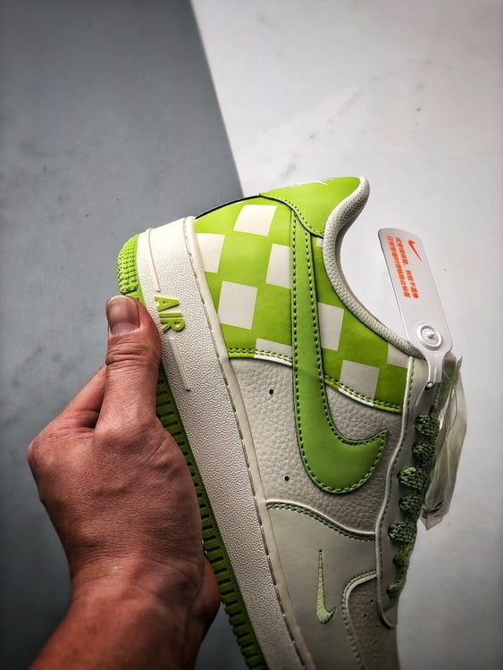 Air Force 1 '07 Low Verde Maçã Xadrez - Vista 2