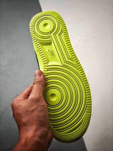 Air Force 1 '07 Low Verde Neon e Preto - Vista 4