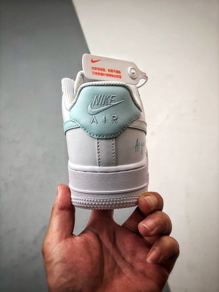 Air Force 1 '07 Low Céu Azul e Branco - Vista 3