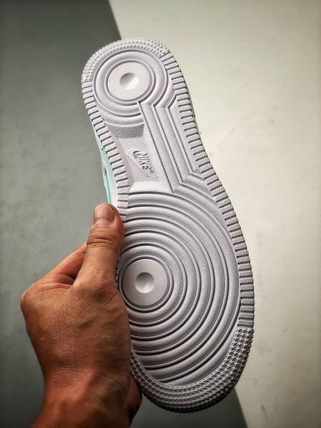 Air Force 1 '07 Low Céu Azul e Branco - Vista 4