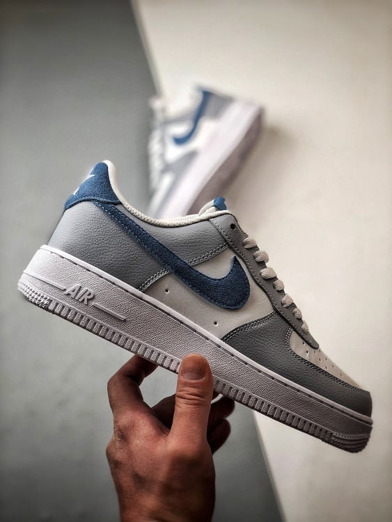 Air Force 1 '07 Low Azul e Branco - Vista 7