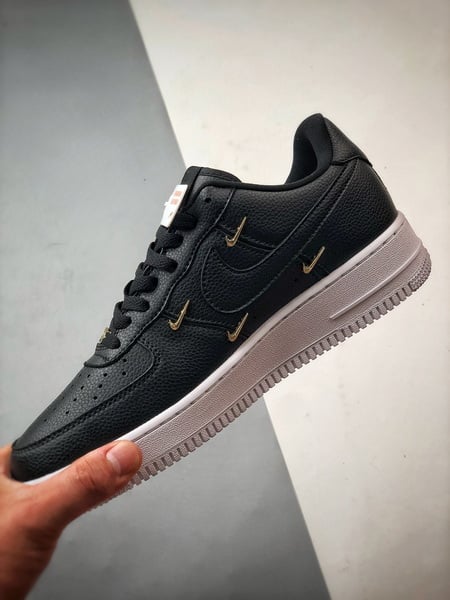 Air Force 1 '07 Low Dourado e Preto - Vista 5