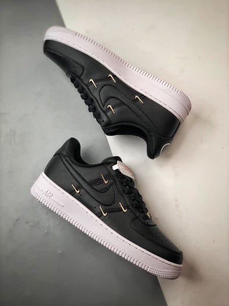 Air Force 1 '07 Low Dourado e Preto - Vista 6