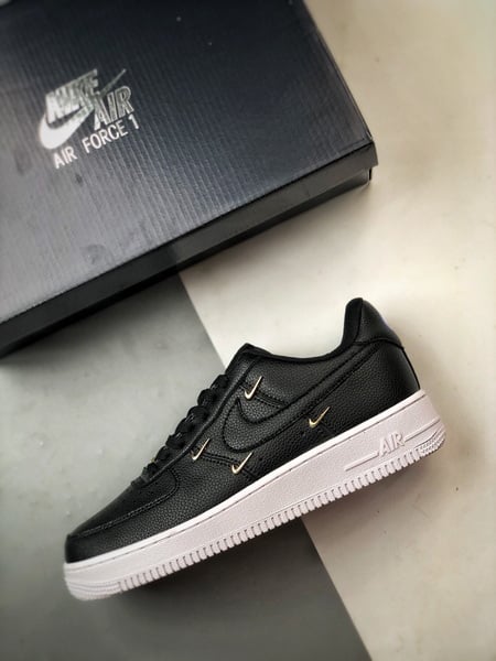 Air Force 1 '07 Low Dourado e Preto - Vista 8