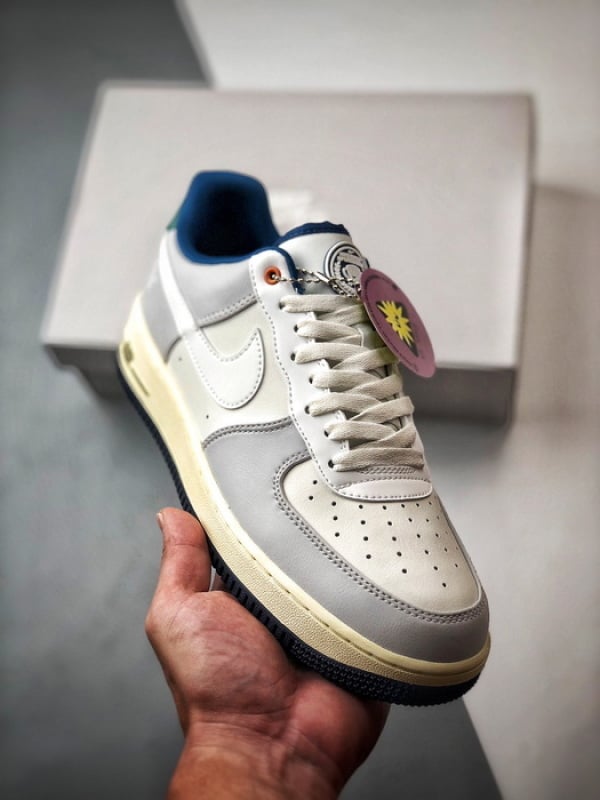 Air Force 1 Low Juvenil Cinza e Branco - Vista 1