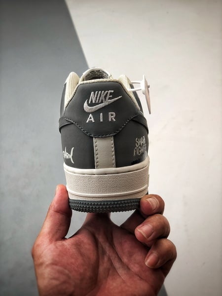 Air Force 1 '07 Low Tema Tubarão Branco e Cinzento - Vista 3